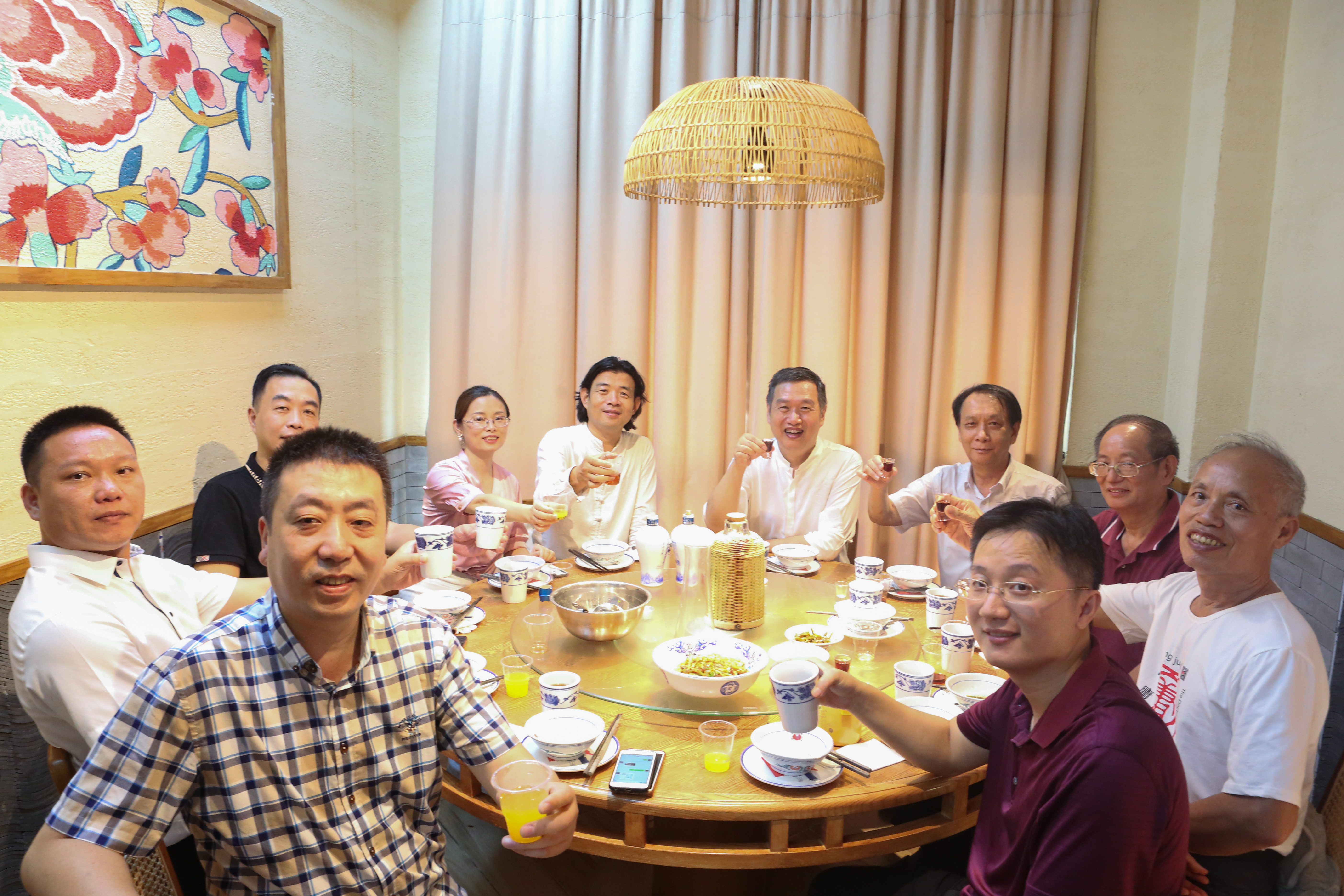 嘉宾聚餐.jpg